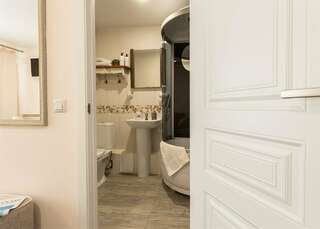 Мини-отель Albergo Пермь Улучшенный номер с кроватью размера «queen-size»-6