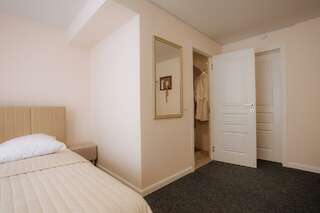 Мини-отель  Albergo Пермь Номер улучшенный с 1 двуспальной кроватью-6