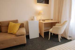 Мини-отель  Albergo Пермь Номер улучшенный с 1 двуспальной кроватью-3