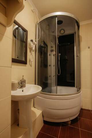 Мини-отель  Albergo Пермь Номер делюкс с 1 двуспальной кроватью-2