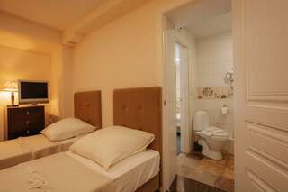 Мини-отель  Albergo Пермь 2-комнатный номер стандарт семейный-5
