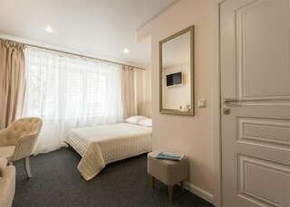 Мини-отель Albergo Пермь Улучшенный номер с кроватью размера «queen-size»-4